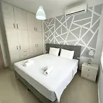 The Cosy Nest -breakfast Included & Car Available *