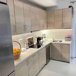 The Cosy Nest -breakfast Included & Car Available Rhodes City