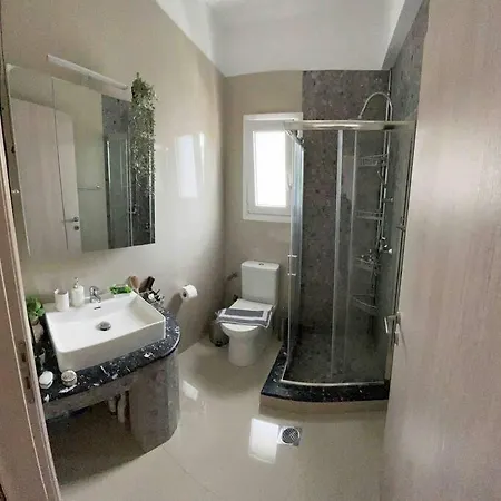 The Cosy Nest -breakfast Included & Car Available