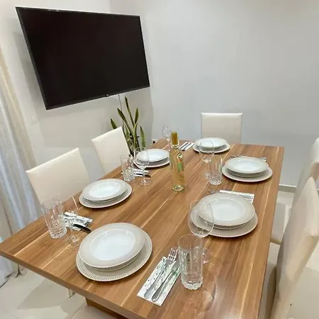 The Cosy Nest -breakfast Included & Car Available 아파트
